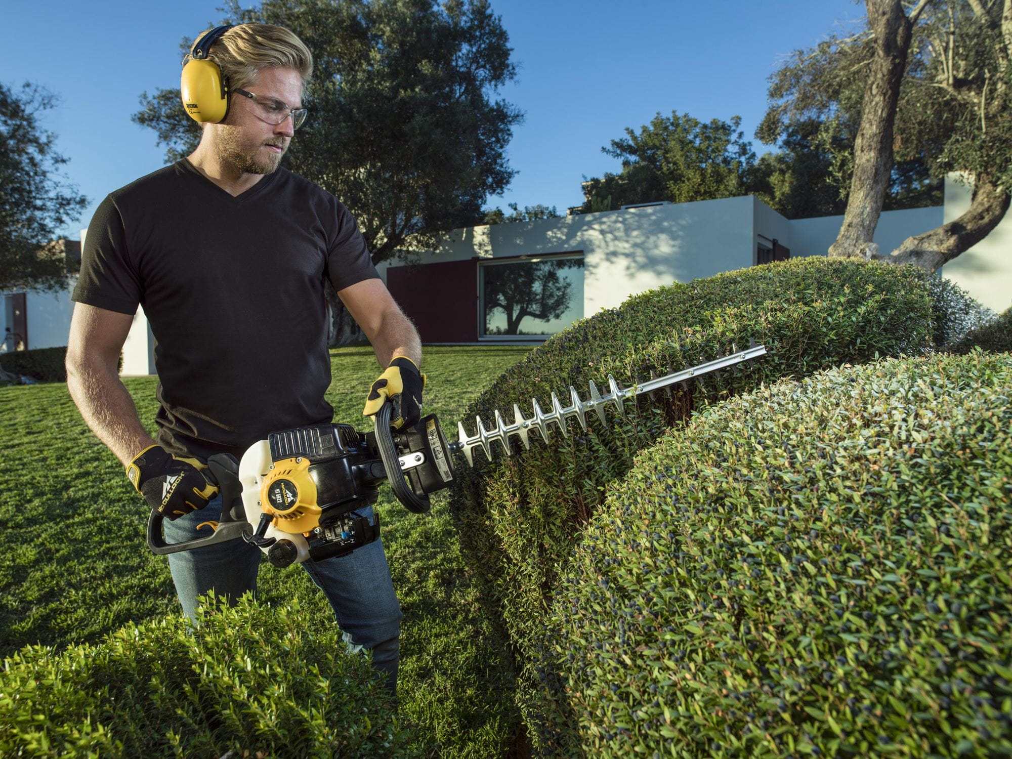 Hedge Trimmers Cordless Hedge Trimmers McCulloch UK